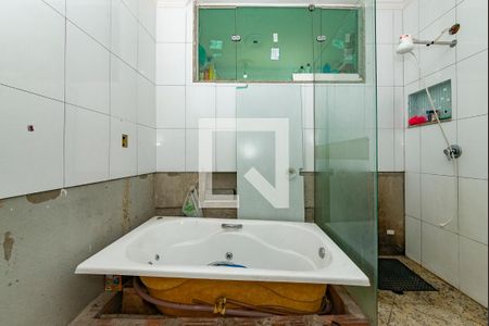 Casa à venda com 460m², 4 quartos e 8 vagas Casa à venda com 460m², 4 quartos e 8 vagasBanheiro da Suíte 2