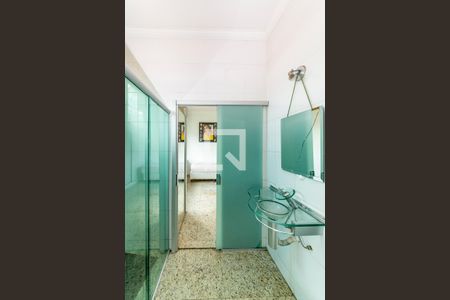 Casa à venda com 460m², 4 quartos e 8 vagas Casa à venda com 460m², 4 quartos e 8 vagasBanheiro Semi Suítes