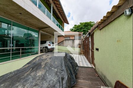 Casa à venda com 460m², 4 quartos e 8 vagas Casa à venda com 460m², 4 quartos e 8 vagasGaragem
