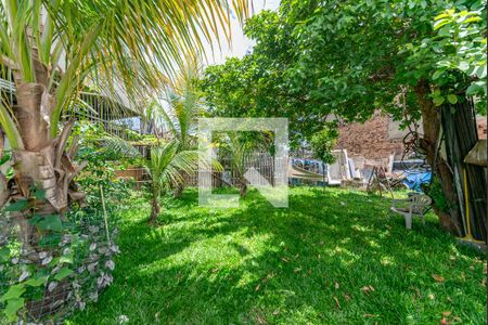 Casa à venda com 460m², 4 quartos e 8 vagas Casa à venda com 460m², 4 quartos e 8 vagasQuintal