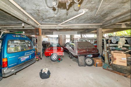 Casa à venda com 460m², 4 quartos e 8 vagas Casa à venda com 460m², 4 quartos e 8 vagasGaragem