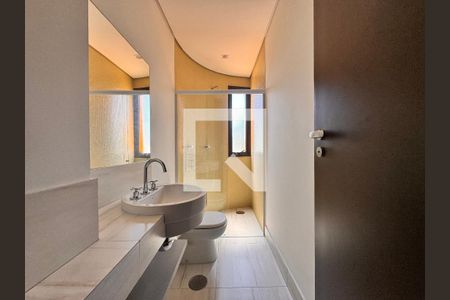 Apartamento para alugar com 199m², 3 quartos e 4 vagasBanheiro da Suíte 1