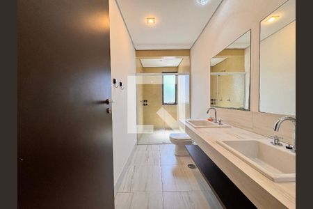 Apartamento para alugar com 199m², 3 quartos e 4 vagasBanheiro da Suíte 3