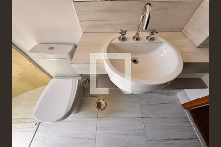 Apartamento para alugar com 199m², 3 quartos e 4 vagasBanheiro da Suíte 2