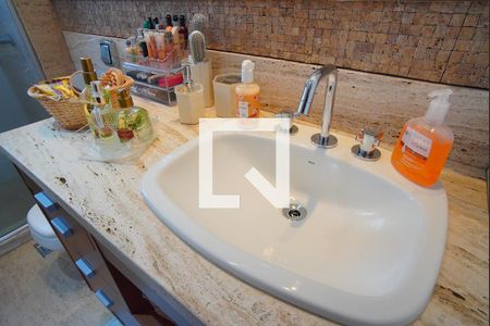 Banheiro da Suíte de apartamento à venda com 3 quartos, 167m² em Rio Branco, Porto Alegre