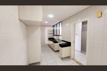 Apartamento à venda com 197m², 4 quartos e 2 vagasCozinha