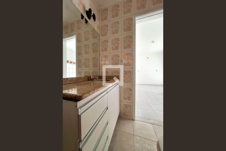 Casa à venda com 330m², 3 quartos e 3 vagasBanheiro da Suíte