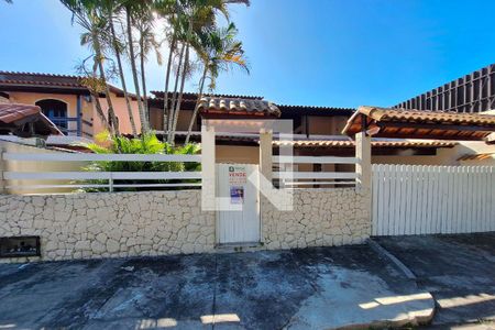 Casa à venda com 330m², 3 quartos e 3 vagasFachada