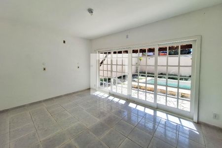 Casa à venda com 330m², 3 quartos e 3 vagasSuíte