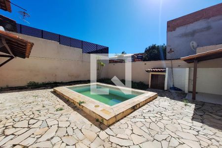 Casa à venda com 330m², 3 quartos e 3 vagasPiscina