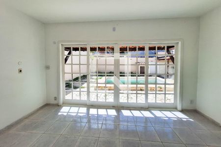 Casa à venda com 330m², 3 quartos e 3 vagasSuíte