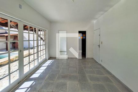 Casa à venda com 330m², 3 quartos e 3 vagasSuíte