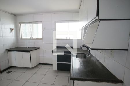 Casa de condomínio à venda com 240m², 4 quartos e 2 vagasCozinha