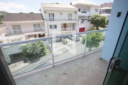 Casa de condomínio à venda com 240m², 4 quartos e 2 vagasVaranda da Suíte 2