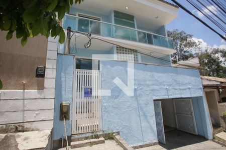 Casa de condomínio à venda com 240m², 4 quartos e 2 vagasFachada