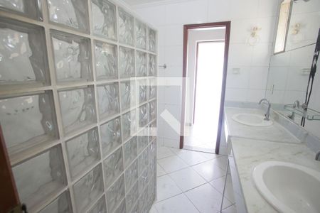 Casa de condomínio à venda com 240m², 4 quartos e 2 vagasBanheiro da Suíte 3