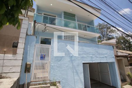 Casa de condomínio à venda com 240m², 4 quartos e 2 vagasFachada
