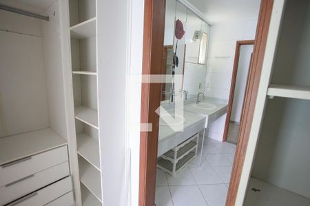 Casa de condomínio à venda com 240m², 4 quartos e 2 vagasCloset da Suíte 3