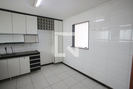 Casa de condomínio à venda com 240m², 4 quartos e 2 vagasCozinha