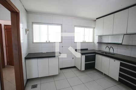 Casa de condomínio à venda com 240m², 4 quartos e 2 vagasCozinha