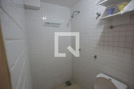 Casa de condomínio à venda com 240m², 4 quartos e 2 vagasBanheiro de Serviço