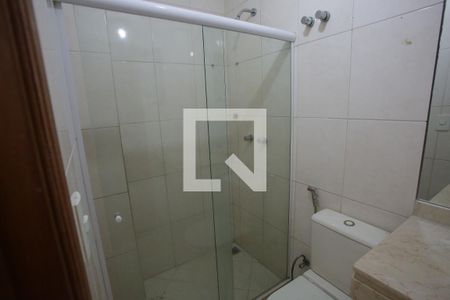 Casa de condomínio à venda com 240m², 4 quartos e 2 vagasBanheiro da Suíte 1