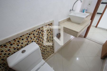 Casa de condomínio à venda com 240m², 4 quartos e 2 vagasLavabo