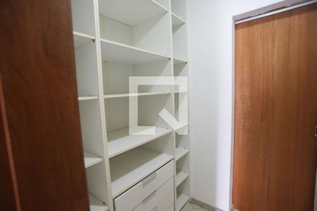 Casa de condomínio à venda com 240m², 4 quartos e 2 vagasCloset 2 da Suíte 3