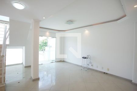 Sala de casa de condomínio à venda com 4 quartos, 240m² em Taquara, Rio de Janeiro