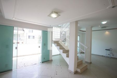 Sala de casa de condomínio à venda com 4 quartos, 240m² em Taquara, Rio de Janeiro