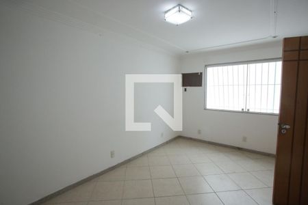 Casa de condomínio à venda com 240m², 4 quartos e 2 vagasQuarto