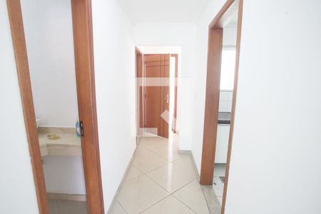 Casa de condomínio à venda com 240m², 4 quartos e 2 vagasCorredor