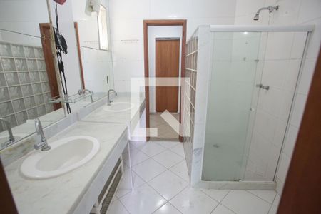 Casa de condomínio à venda com 240m², 4 quartos e 2 vagasBanheiro da Suíte 3