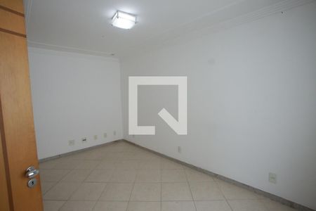 Casa de condomínio à venda com 240m², 4 quartos e 2 vagasQuarto