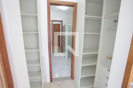 Casa de condomínio à venda com 240m², 4 quartos e 2 vagasCloset da Suíte 3