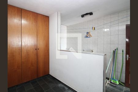 Casa à venda com 180m², 4 quartos e 2 vagasÁrea de Serviço 2