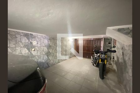 Casa à venda com 180m², 4 quartos e 2 vagas Casa à venda com 180m², 4 quartos e 2 vagasGaragem