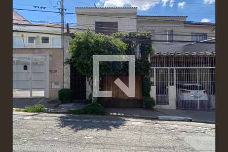 Casa à venda com 180m², 4 quartos e 2 vagas Casa à venda com 180m², 4 quartos e 2 vagasFachada