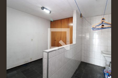 Casa à venda com 180m², 4 quartos e 2 vagasÁrea de Serviço 2