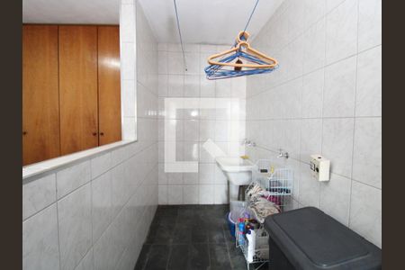 Casa à venda com 180m², 4 quartos e 2 vagasÁrea de Serviço 2