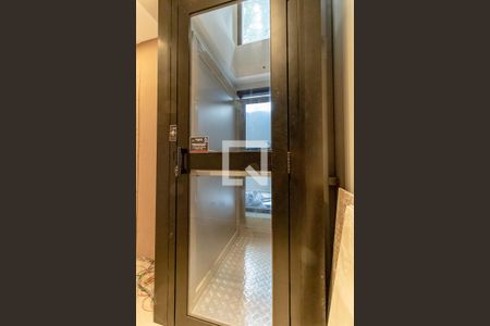 Apartamento à venda com 160m², 3 quartos e sem vaga Apartamento à venda com 160m², 3 quartos e sem vagaElevador