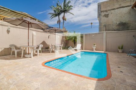 Casa à venda com 270m², 4 quartos e 2 vagasQuintal - Piscina