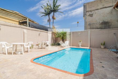 Casa à venda com 270m², 4 quartos e 2 vagasQuintal - Piscina