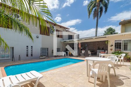 Casa à venda com 270m², 4 quartos e 2 vagasQuintal - Piscina