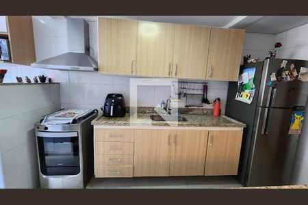 Casa para alugar com 110m², 2 quartos e 2 vagasCozinha - Armários