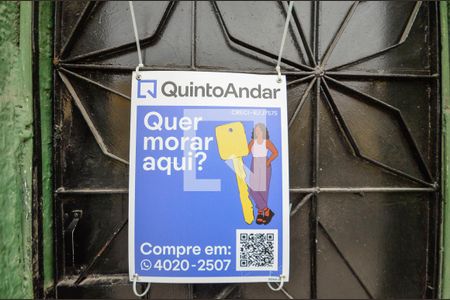 Casa à venda com 253m², 5 quartos e 3 vagas Casa à venda com 253m², 5 quartos e 3 vagasFachada