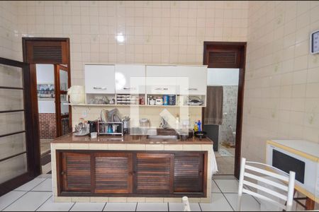 Casa à venda com 253m², 5 quartos e 3 vagas Casa à venda com 253m², 5 quartos e 3 vagasCozinha