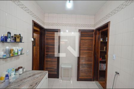 Casa à venda com 253m², 5 quartos e 3 vagas Casa à venda com 253m², 5 quartos e 3 vagasBanheiro da Suíte 1