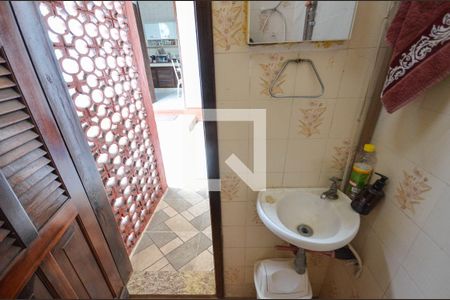 Casa à venda com 253m², 5 quartos e 3 vagas Casa à venda com 253m², 5 quartos e 3 vagasBanheiro 1