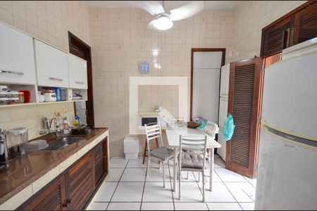 Casa à venda com 253m², 5 quartos e 3 vagas Casa à venda com 253m², 5 quartos e 3 vagasCozinha